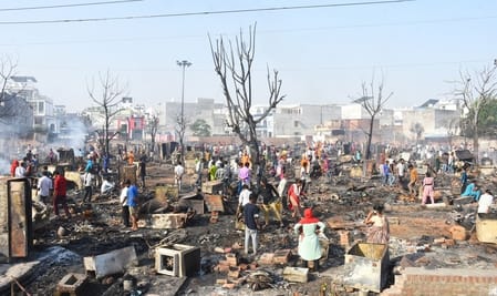 विकास नगर सेक्टर-12 में झुग्गी बस्ती में हुए अग्निकांड के दूसरे दिन कूछ ये रहे हालात।