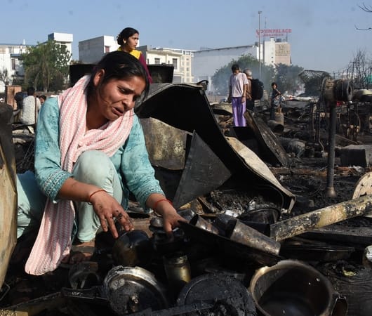 विकास नगर सेक्टर-12 में झुग्गी बस्ती में हुए अग्निकांड के दूसरे दिन कूछ ये रहे हालात।