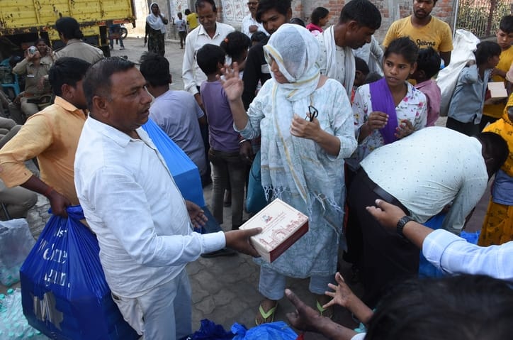 विकास नगर सेक्टर-12 में झुग्गी बस्ती में हुए अग्निकांड के दूसरे दिन कूछ ये रहे हालात।