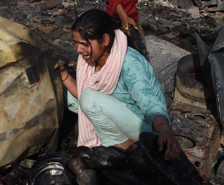 विकास नगर सेक्टर-12 में झुग्गी बस्ती में हुए अग्निकांड के दूसरे दिन कूछ ये रहे हालात।