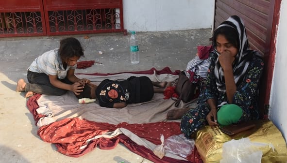 विकास नगर सेक्टर-12 में झुग्गी बस्ती में हुए अग्निकांड के दूसरे दिन कूछ ये रहे हालात।