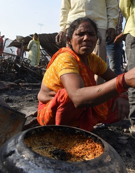 विकास नगर सेक्टर-12 में झुग्गी बस्ती में हुए अग्निकांड के दूसरे दिन कूछ ये रहे हालात।