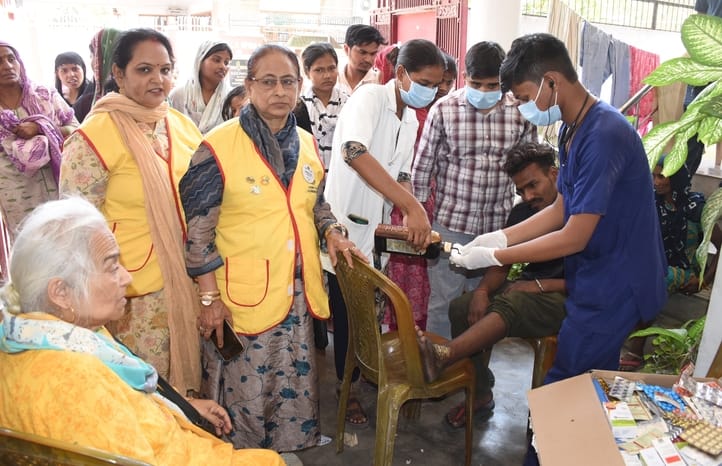 विकास नगर सेक्टर-12 में झुग्गी बस्ती में हुए अग्निकांड के दूसरे दिन कूछ ये रहे हालात।