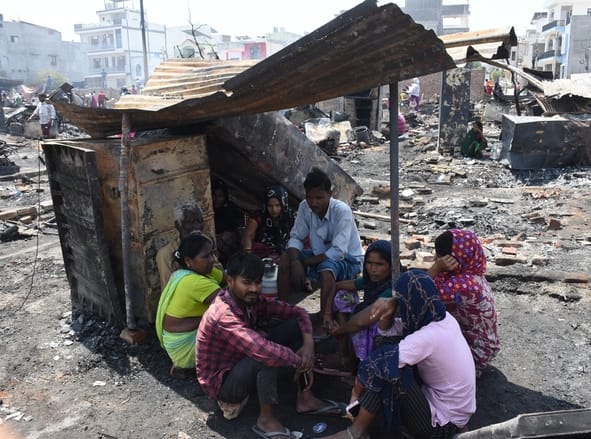 विकास नगर सेक्टर-12 में झुग्गी बस्ती में हुए अग्निकांड के दूसरे दिन कूछ ये रहे हालात।