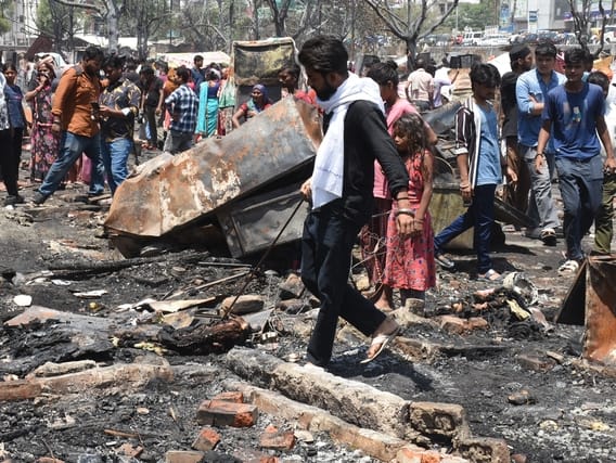 विकास नगर सेक्टर-12 में झुग्गी बस्ती में हुए अग्निकांड के दूसरे दिन कूछ ये रहे हालात।