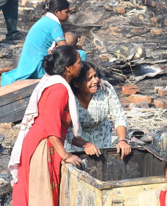 विकास नगर सेक्टर-12 में झुग्गी बस्ती में हुए अग्निकांड के दूसरे दिन कूछ ये रहे हालात।