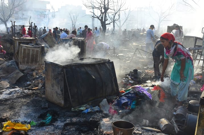 विकास नगर सेक्टर-12 में झुग्गी बस्ती में हुए अग्निकांड के दूसरे दिन कूछ ये रहे हालात।