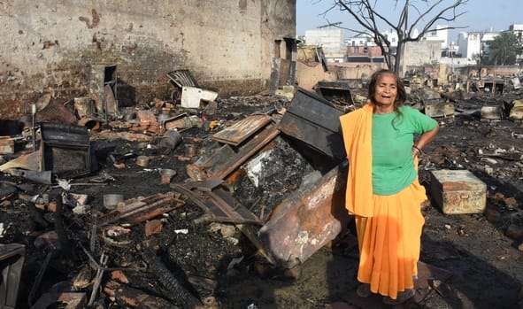 विकास नगर सेक्टर-12 में झुग्गी बस्ती में हुए अग्निकांड के दूसरे दिन कूछ ये रहे हालात।