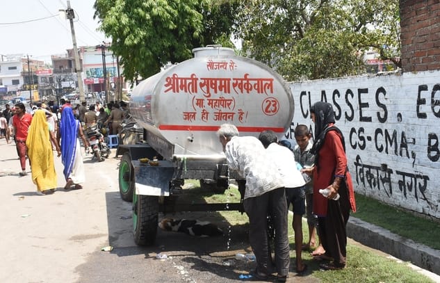 विकास नगर सेक्टर-12 में झुग्गी बस्ती में हुए अग्निकांड के दूसरे दिन कूछ ये रहे हालात।