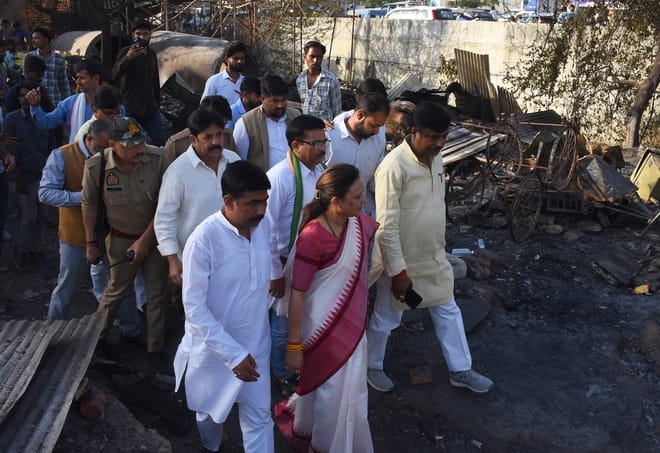 विकास नगर सेक्टर-12 में झुग्गी बस्ती में हुए अग्निकांड के दूसरे दिन कूछ ये रहे हालात।