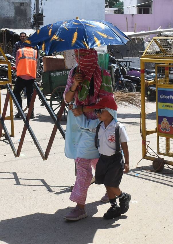 विकास नगर सेक्टर-12 में झुग्गी बस्ती में हुए अग्निकांड के दूसरे दिन कूछ ये रहे हालात।