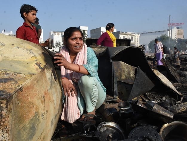 विकास नगर सेक्टर-12 में झुग्गी बस्ती में हुए अग्निकांड के दूसरे दिन कूछ ये रहे हालात।
