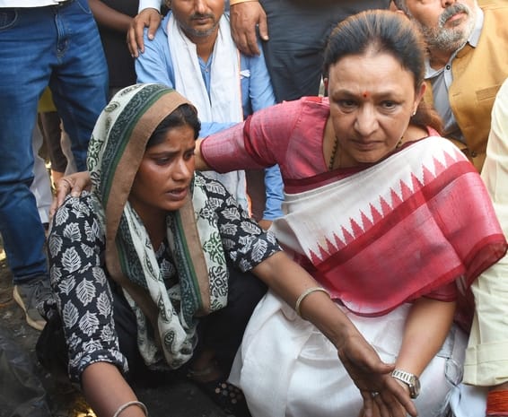 विकास नगर सेक्टर-12 में झुग्गी बस्ती में हुए अग्निकांड के दूसरे दिन कूछ ये रहे हालात।