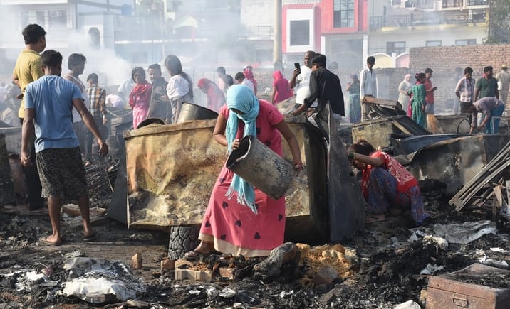 विकास नगर सेक्टर-12 में झुग्गी बस्ती में हुए अग्निकांड के दूसरे दिन कूछ ये रहे हालात।