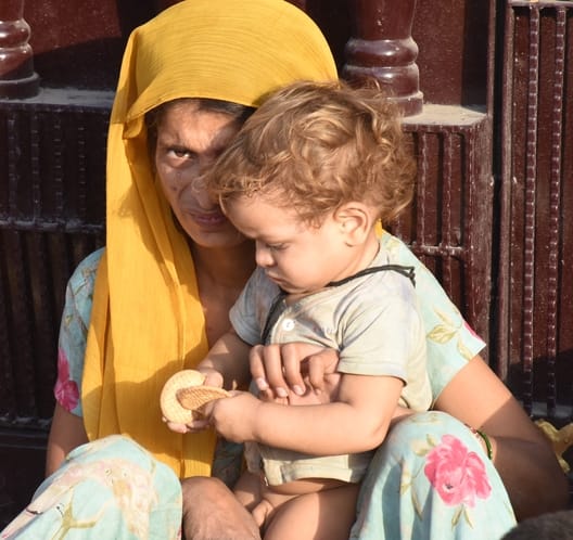 विकास नगर सेक्टर-12 में झुग्गी बस्ती में हुए अग्निकांड के दूसरे दिन कूछ ये रहे हालात।