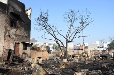 विकास नगर सेक्टर-12 में झुग्गी बस्ती में हुए अग्निकांड के दूसरे दिन कूछ ये रहे हालात।