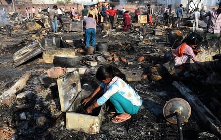 विकास नगर सेक्टर-12 में झुग्गी बस्ती में हुए अग्निकांड के दूसरे दिन कूछ ये रहे हालात।