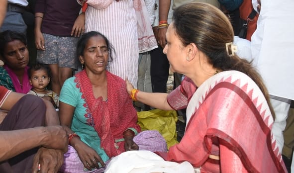 विकास नगर सेक्टर-12 में झुग्गी बस्ती में हुए अग्निकांड के दूसरे दिन कूछ ये रहे हालात।