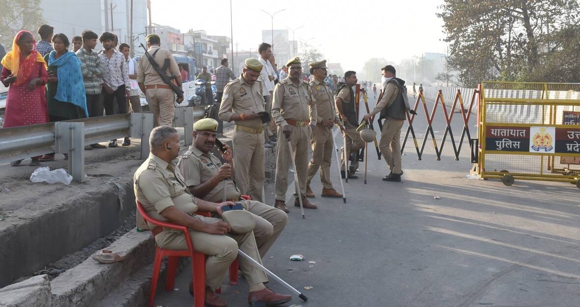 विकास नगर सेक्टर-12 में झुग्गी बस्ती में हुए अग्निकांड के दूसरे दिन कूछ ये रहे हालात।