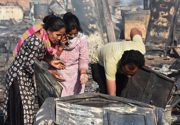 विकास नगर सेक्टर-12 में झुग्गी बस्ती में हुए अग्निकांड के दूसरे दिन कूछ ये रहे हालात।