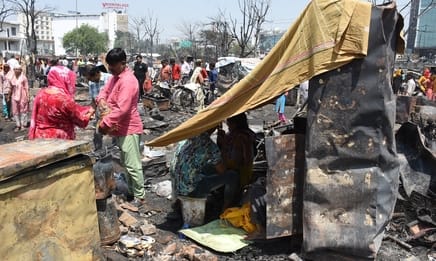 विकास नगर सेक्टर-12 में झुग्गी बस्ती में हुए अग्निकांड के दूसरे दिन कूछ ये रहे हालात।