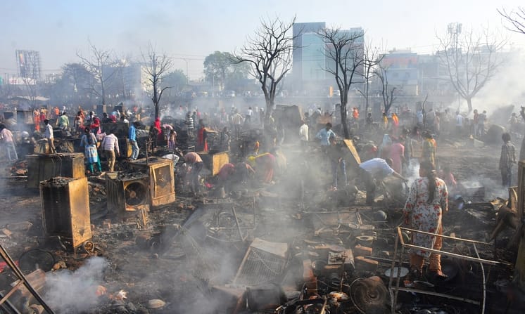 विकास नगर सेक्टर-12 में झुग्गी बस्ती में हुए अग्निकांड के दूसरे दिन कूछ ये रहे हालात।