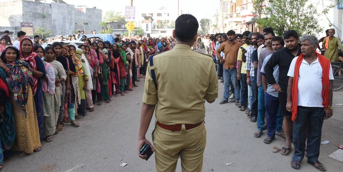 विकास नगर सेक्टर-12 में झुग्गी बस्ती में हुए अग्निकांड के दूसरे दिन कूछ ये रहे हालात।