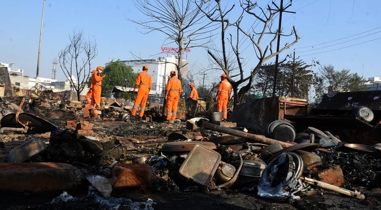 विकास नगर सेक्टर-12 में झुग्गी बस्ती में हुए अग्निकांड के दूसरे दिन कूछ ये रहे हालात।