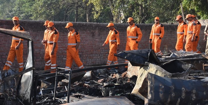 विकास नगर सेक्टर-12 में झुग्गी बस्ती में हुए अग्निकांड के दूसरे दिन कूछ ये रहे हालात।