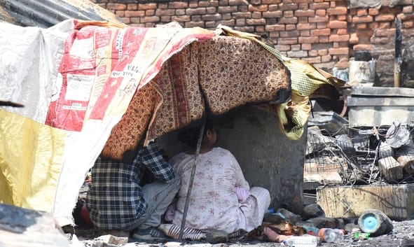 विकास नगर सेक्टर-12 में झुग्गी बस्ती में हुए अग्निकांड के दूसरे दिन कूछ ये रहे हालात।