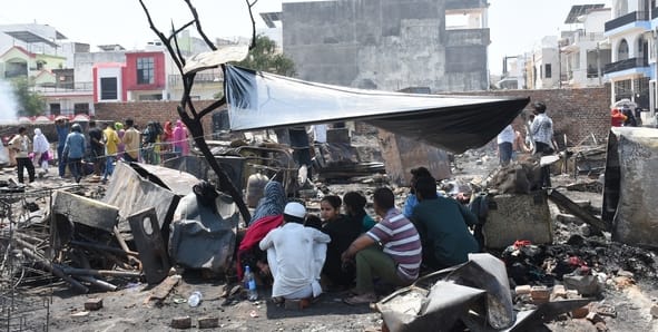 विकास नगर सेक्टर-12 में झुग्गी बस्ती में हुए अग्निकांड के दूसरे दिन कूछ ये रहे हालात।