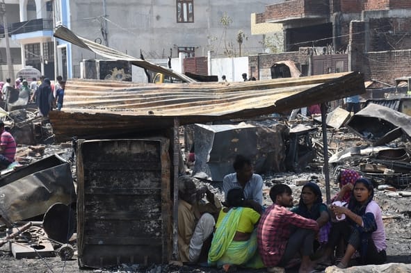 विकास नगर सेक्टर-12 में झुग्गी बस्ती में हुए अग्निकांड के दूसरे दिन कूछ ये रहे हालात।