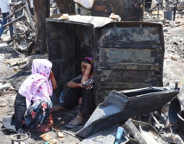 विकास नगर सेक्टर-12 में झुग्गी बस्ती में हुए अग्निकांड के दूसरे दिन कूछ ये रहे हालात।