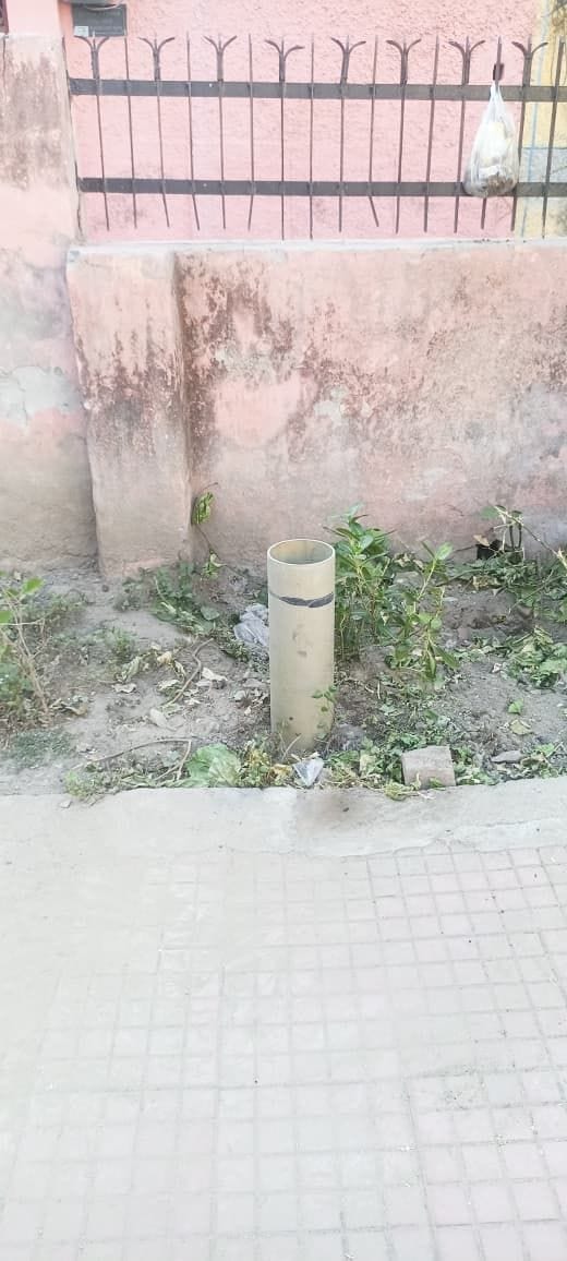 01-पुराना हाउसिंग बोर्ड में बदहाल पार्क में खेलते बच्चे। संवाद