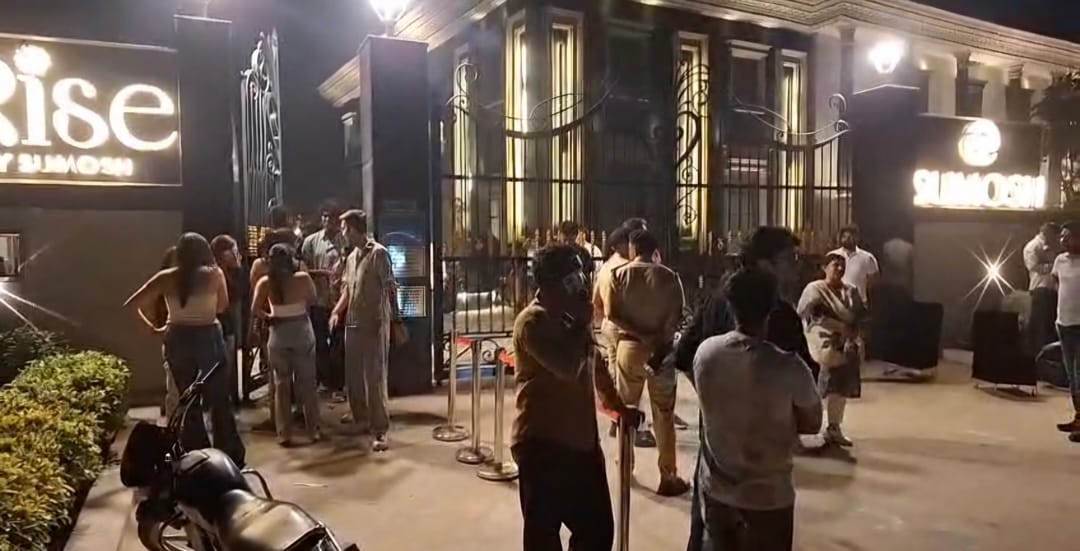फोटो :: सोनीपत में राठधना रोड स्थित नाइट क्लबों पर जांच करने पहुंची महिला आयोग की चेयरपर्सन रेण फोटो :: सोनीपत में राठधना रोड स्थित नाइट क्लबों पर जांच करने पहुंची महिला आयोग की चेयरपर्सन रेण