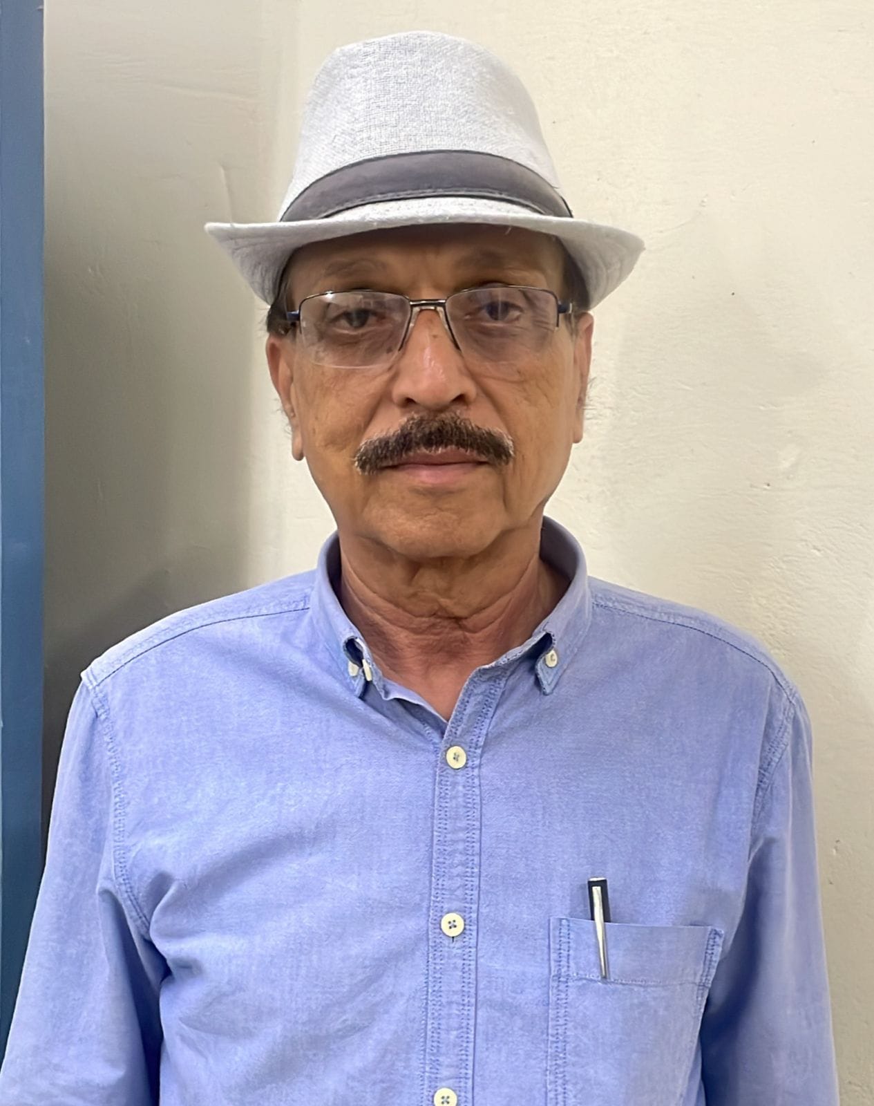 फोटो17एचएएमपी 36- कलक्ट्रेट स्थित धूप घड़ी का प्वाइंट। संवाद