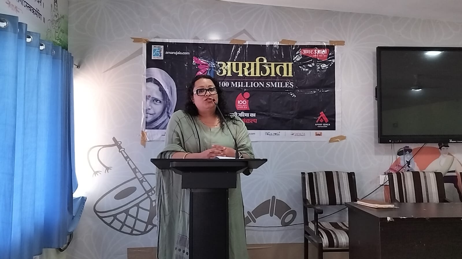 -कृतिका,छात्रा।संवाद