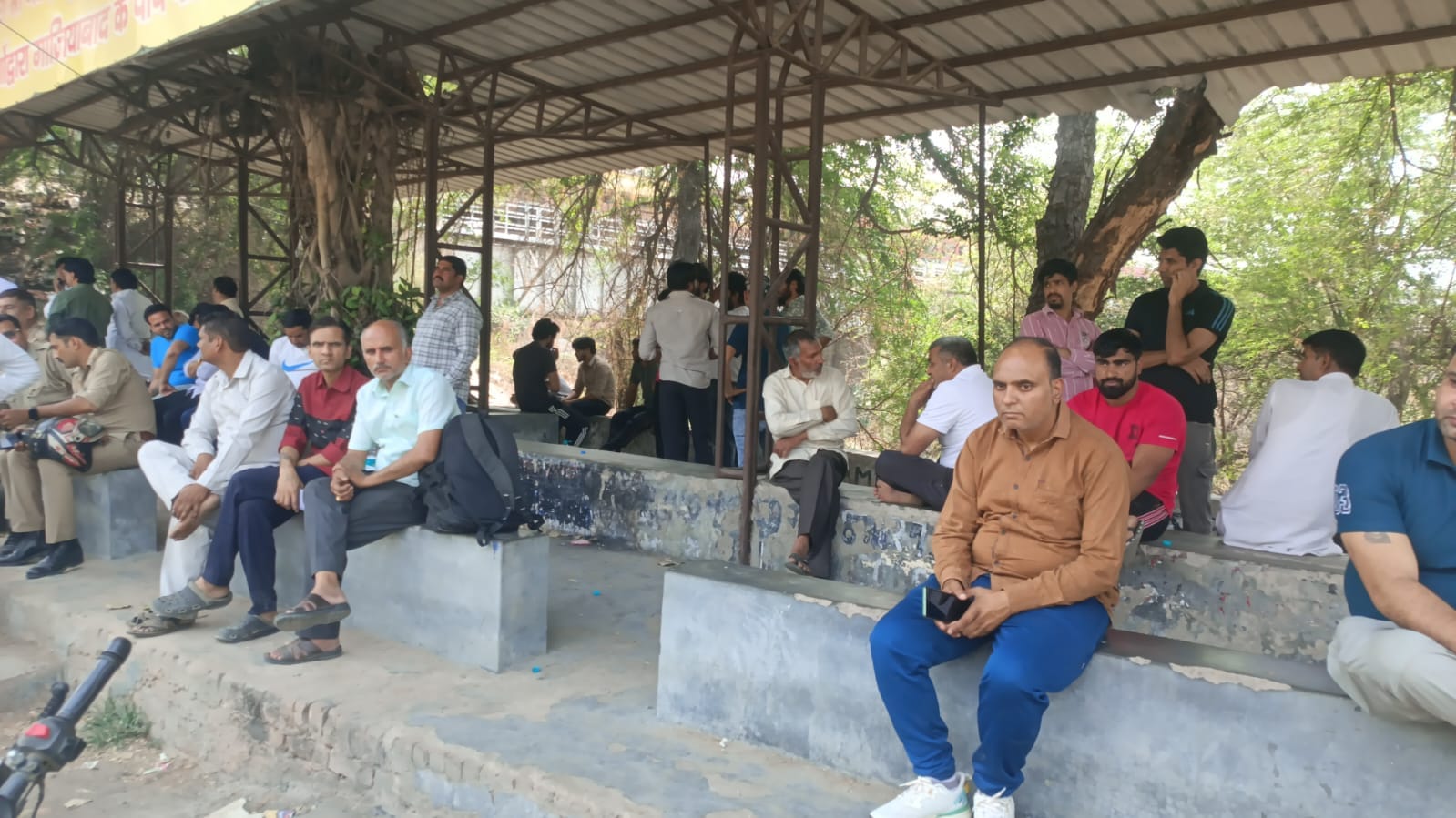 योगेश, एनएच नौ पर खड़े युवक की मौत योगेश, एनएच नौ पर खड़े युवक की मौत