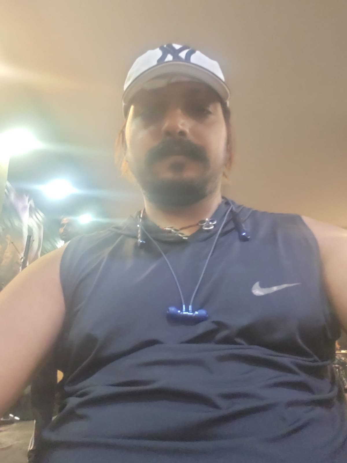 योगेश, एनएच नौ पर खड़े युवक की मौत योगेश, एनएच नौ पर खड़े युवक की मौत