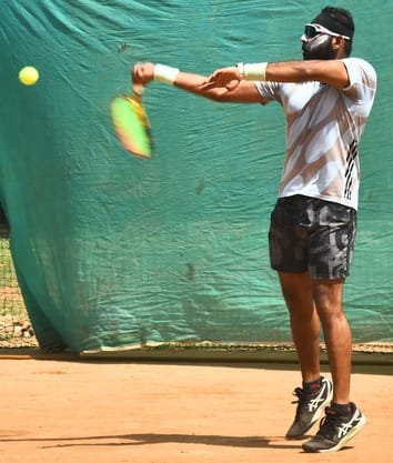 आइटा टेनिस चैपियनशिप में खेलते खिलाड़ी आइटा टेनिस चैपियनशिप में खेलते खिलाड़ी