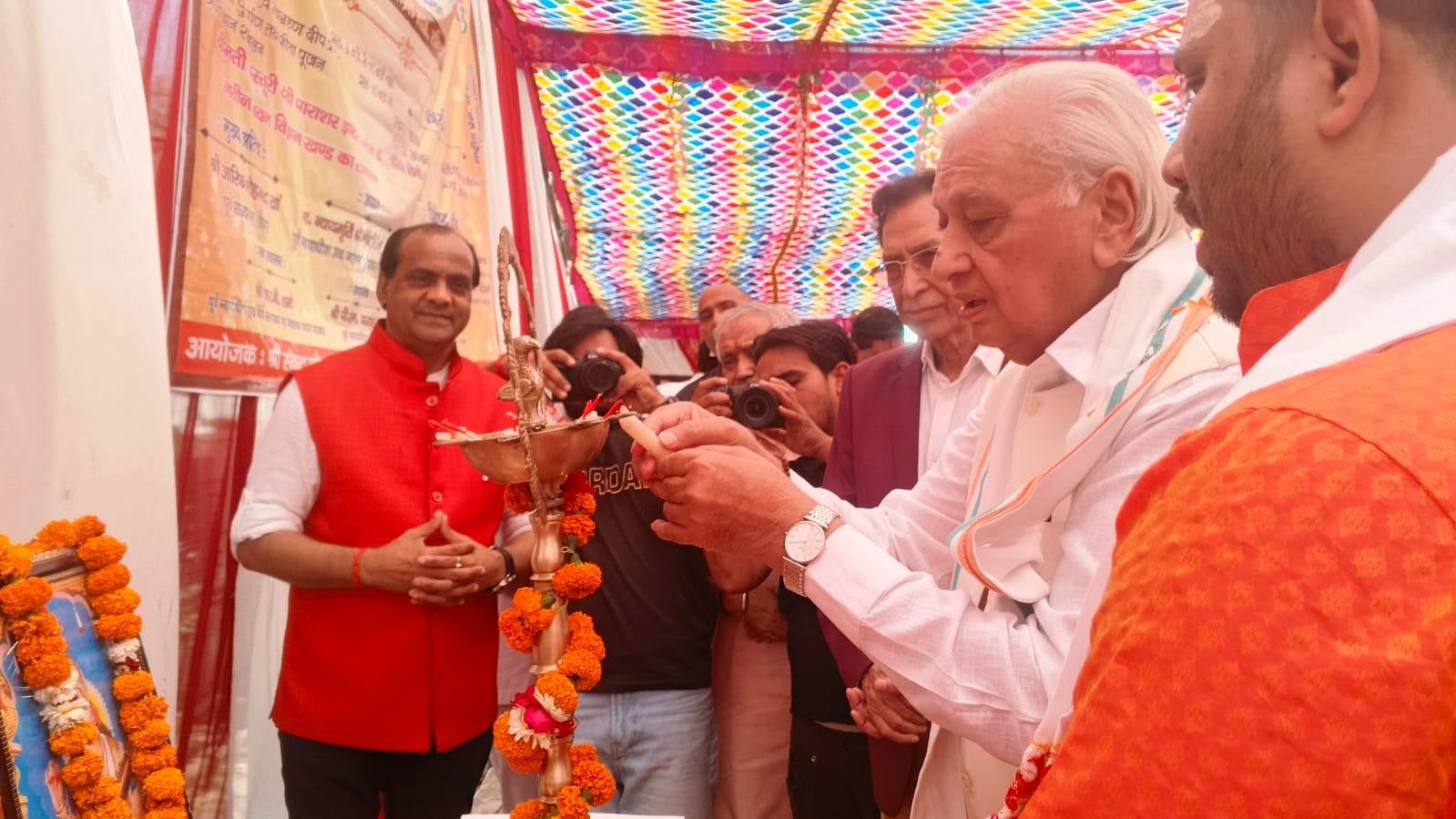फोटो 28 - कासगंज के संकट मोचन धाम सैलई में आयोजित वार्षिक जयंती समारोह में आयोजित कार्यक्रम को