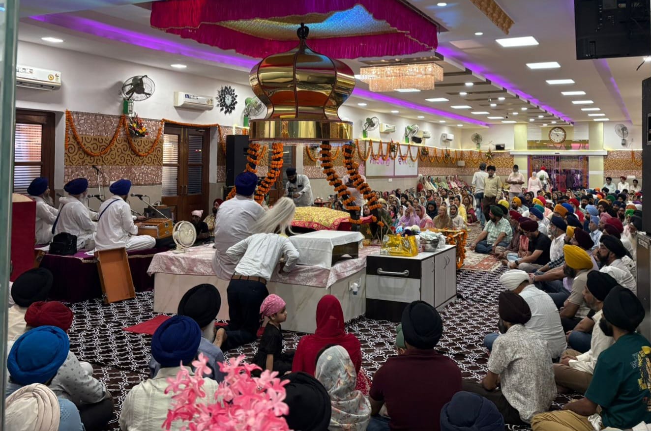 गुरुद्वारा सदर में खालसा सजना दिवस को समर्पित दो दिवसीय धार्मिक दीवान में बड़ी संख्या में संगत गुरुद्वारा सदर में खालसा सजना दिवस को समर्पित दो दिवसीय धार्मिक दीवान में बड़ी संख्या में संगत