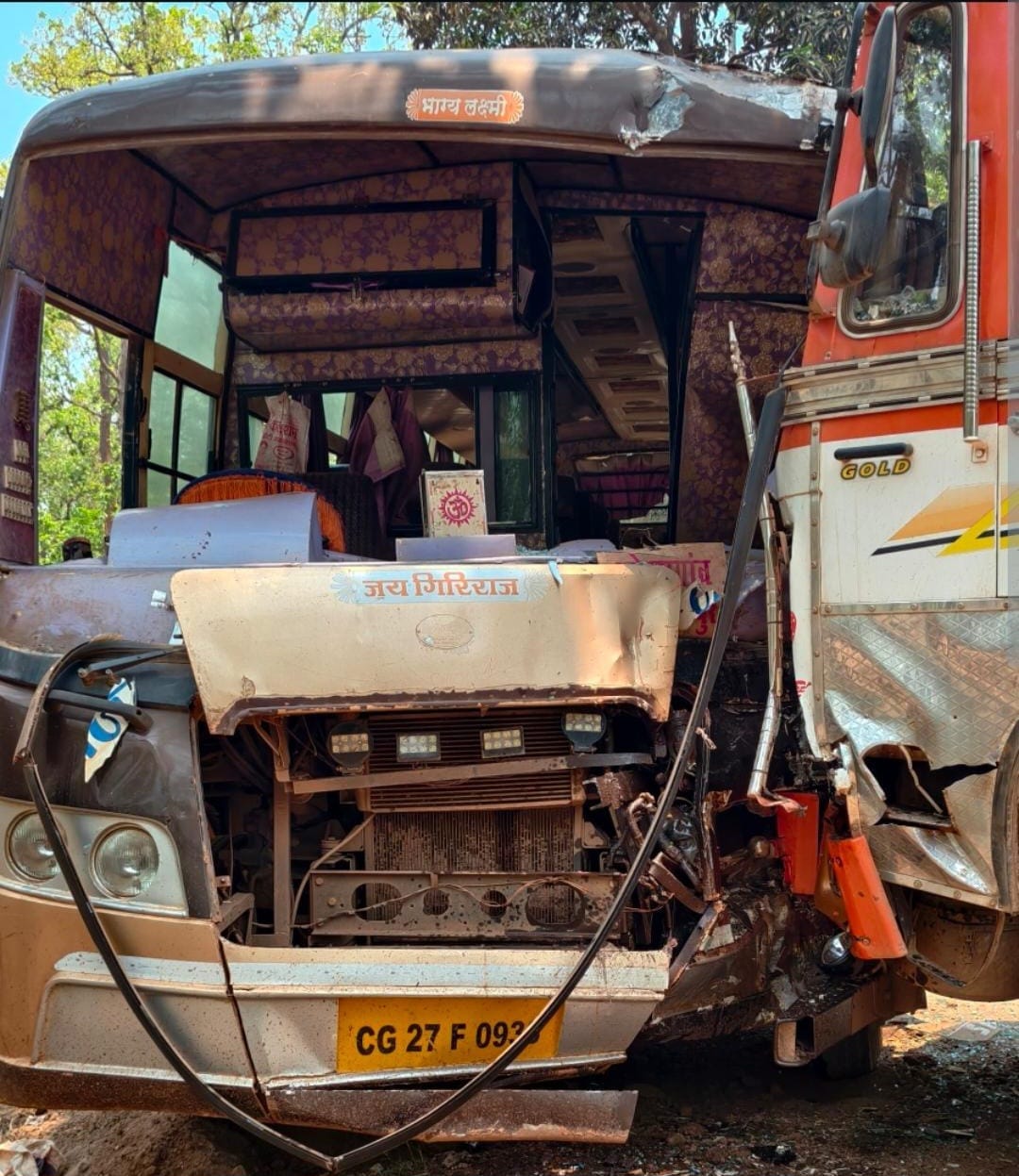 घटनास्थल में मौजूद वाहन