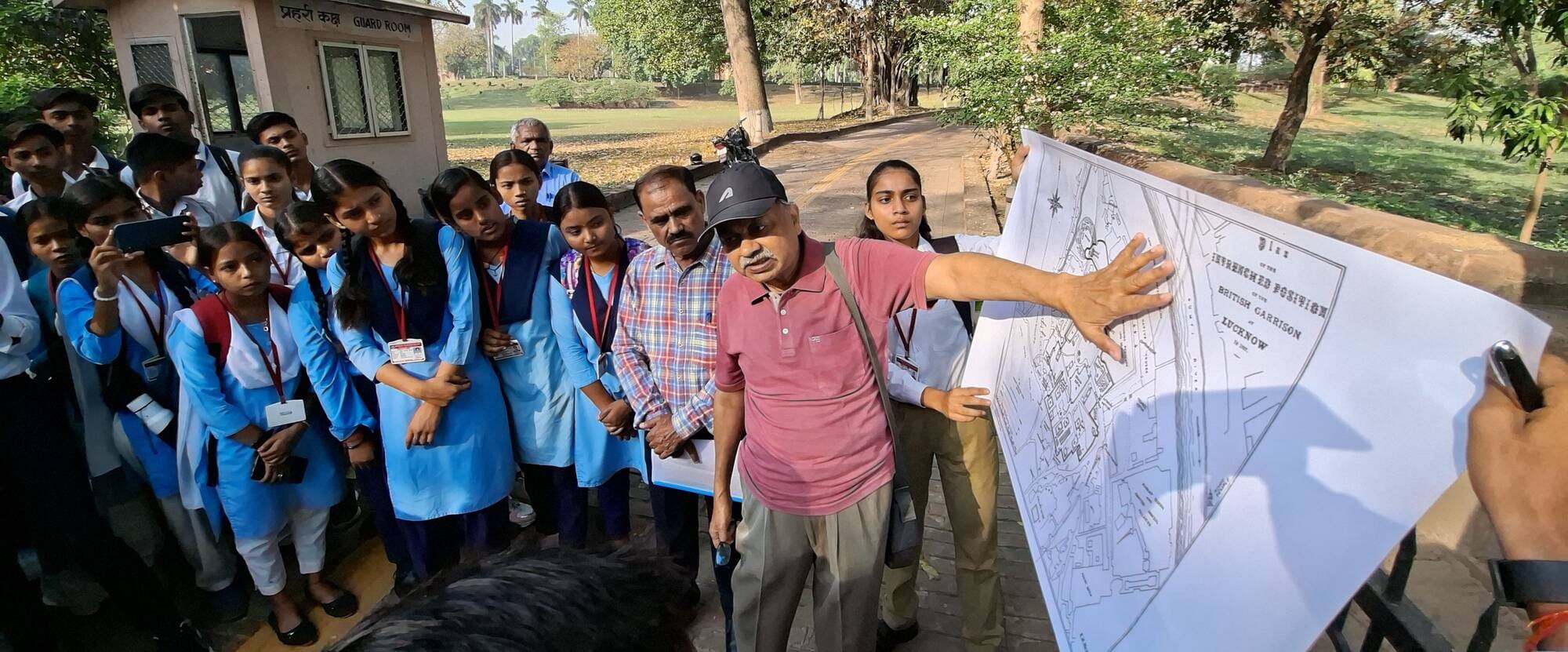 हेरिटेज वॉक में छात्रों ने जानी अपनी विरासत हेरिटेज वॉक में छात्रों ने जानी अपनी विरासत