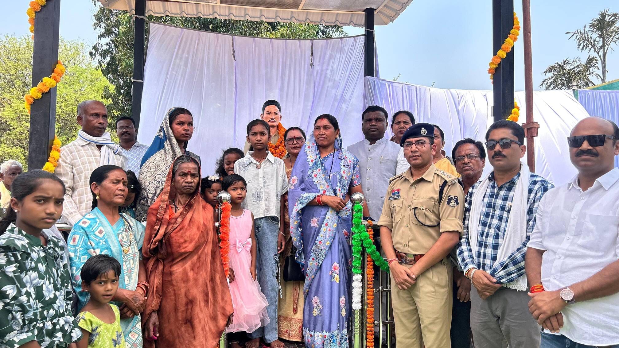 शहीद जवान की प्रतिमा का हुआ अनवारण