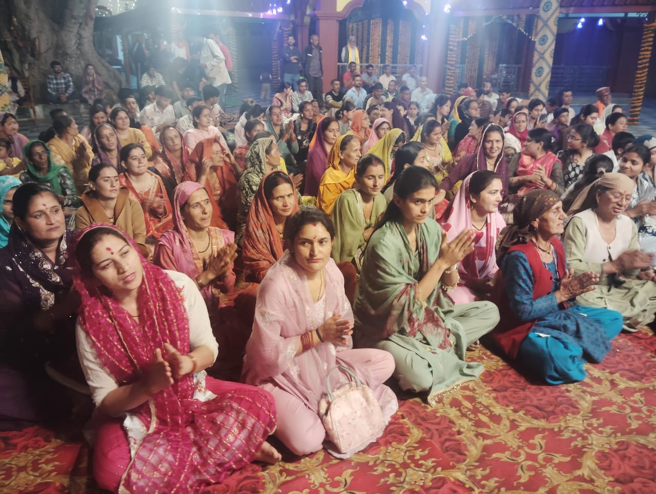 परशुराम जन्मोत्सव के अवसर रेणुकाजी तीर्थ में हवन -यज्ञ करते एसडीएम व अन्य। संवाद