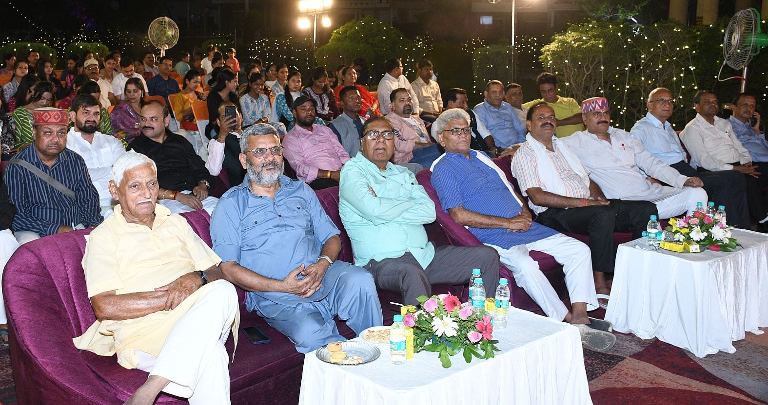 सम्मान समारोह में मौजूद उप मुख्यमंत्री ब्रजेश पाठक और सम्मानित रचनाकार। -संवाद सम्मान समारोह में मौजूद उप मुख्यमंत्री ब्रजेश पाठक और सम्मानित रचनाकार। -संवाद