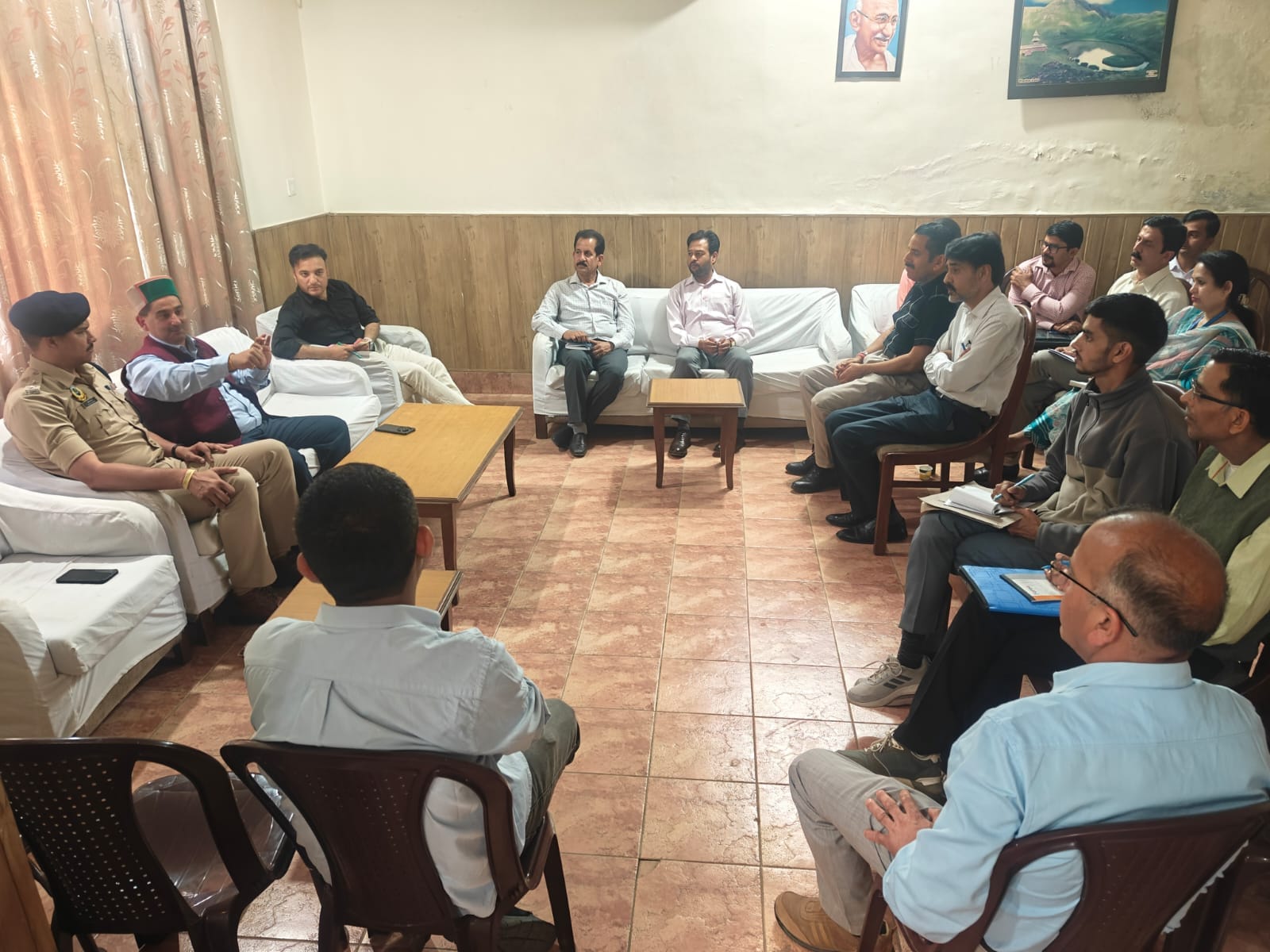शाहपुर में एंटी चिट्टा वॉकथन' के लिए बैठक की अध्यक्षता करते हुए उप मुख्य सचेतक केवल सिंह पठानिय शाहपुर में एंटी चिट्टा वॉकथन' के लिए बैठक की अध्यक्षता करते हुए उप मुख्य सचेतक केवल सिंह पठानिय