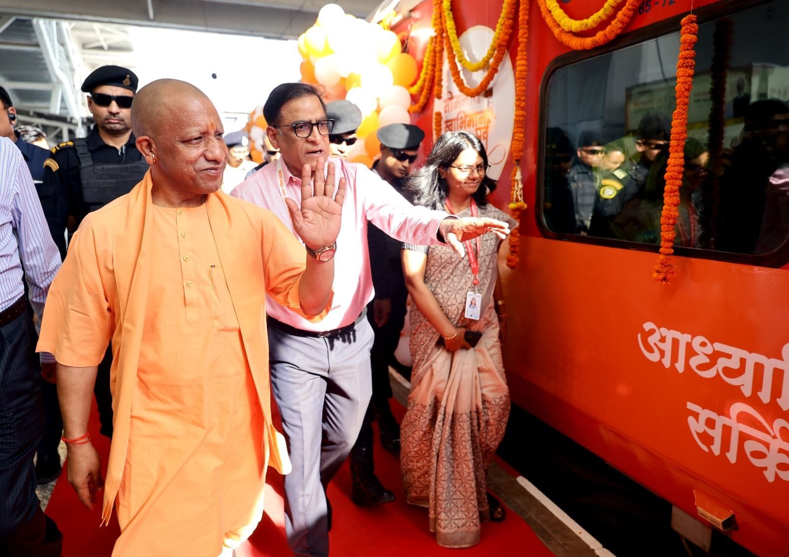 1008 श्रद्धालुओं को लेकर सोमनाथ रवाना हुई स्पेशल ट्रेन, सीएम ने दिखाई हरी झंडी। 1008 श्रद्धालुओं को लेकर सोमनाथ रवाना हुई स्पेशल ट्रेन, सीएम ने दिखाई हरी झंडी।