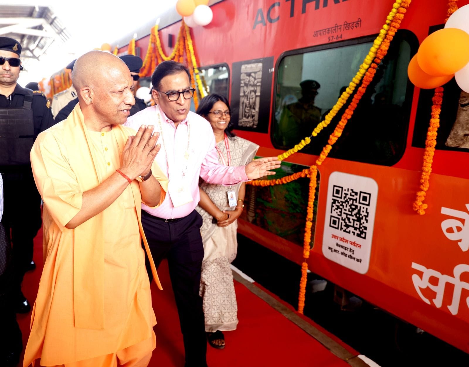 1008 श्रद्धालुओं को लेकर सोमनाथ रवाना हुई स्पेशल ट्रेन, सीएम ने दिखाई हरी झंडी। 1008 श्रद्धालुओं को लेकर सोमनाथ रवाना हुई स्पेशल ट्रेन, सीएम ने दिखाई हरी झंडी।